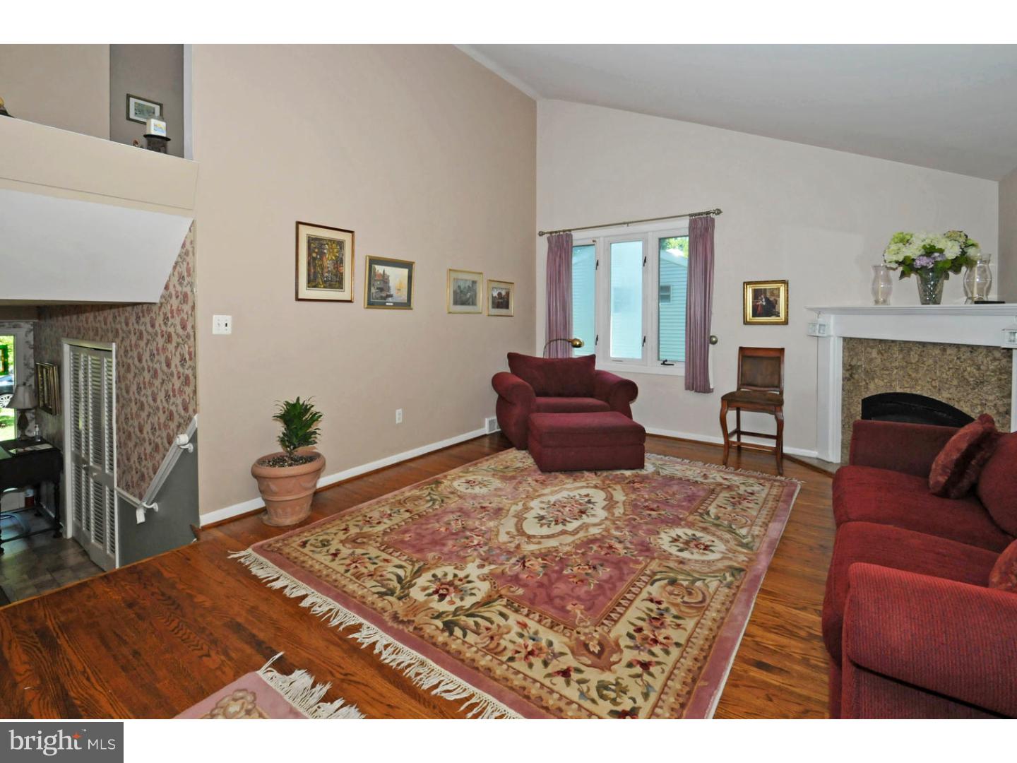 178 Windmill Road Willow Grove, PA 19090 - Photo 8 of 25 Living Room