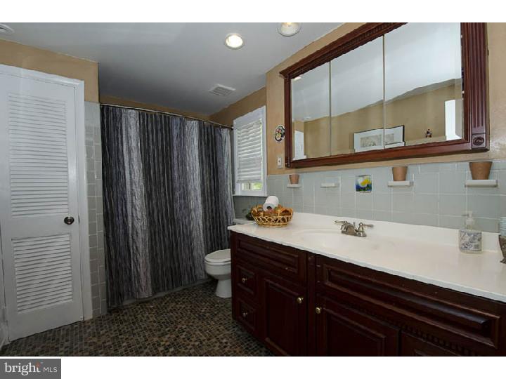 625 Upper Weadley Road Wayne, PA 19087 - Photo 16 of 25 Bathroom