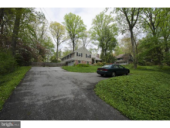 625 Upper Weadley Road Wayne, PA 19087 - Photo 23 of 25 Driveway