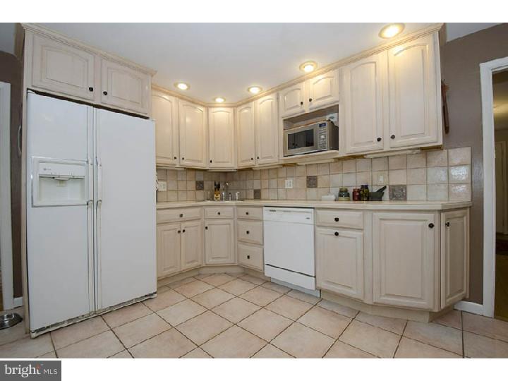 625 Upper Weadley Road Wayne, PA 19087 - Photo 5 of 25 Kitchen