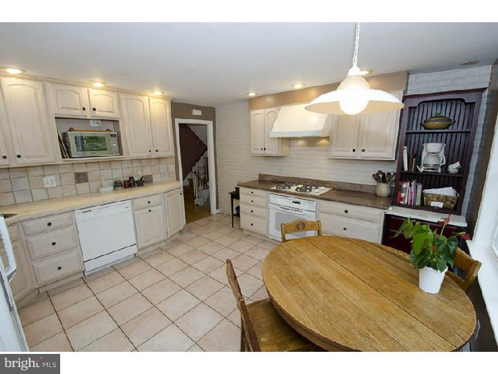 625 Upper Weadley Road Wayne, PA 19087 - Photo 6 of 25 Kitchen
