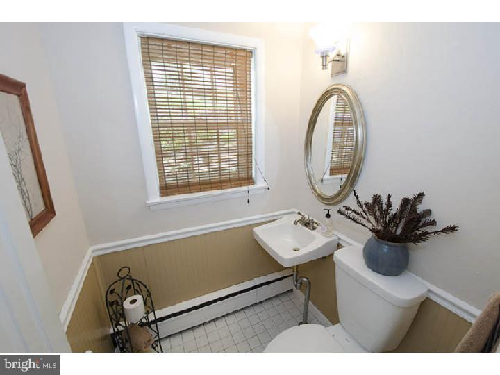 625 Upper Weadley Road Wayne, PA 19087 - Photo 9 of 25 Half Bath