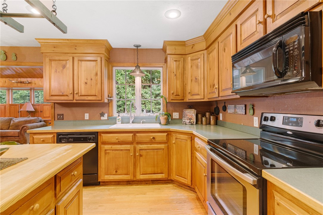186 Darby Road Scituate, RI 02857 - Photo 8 of 50