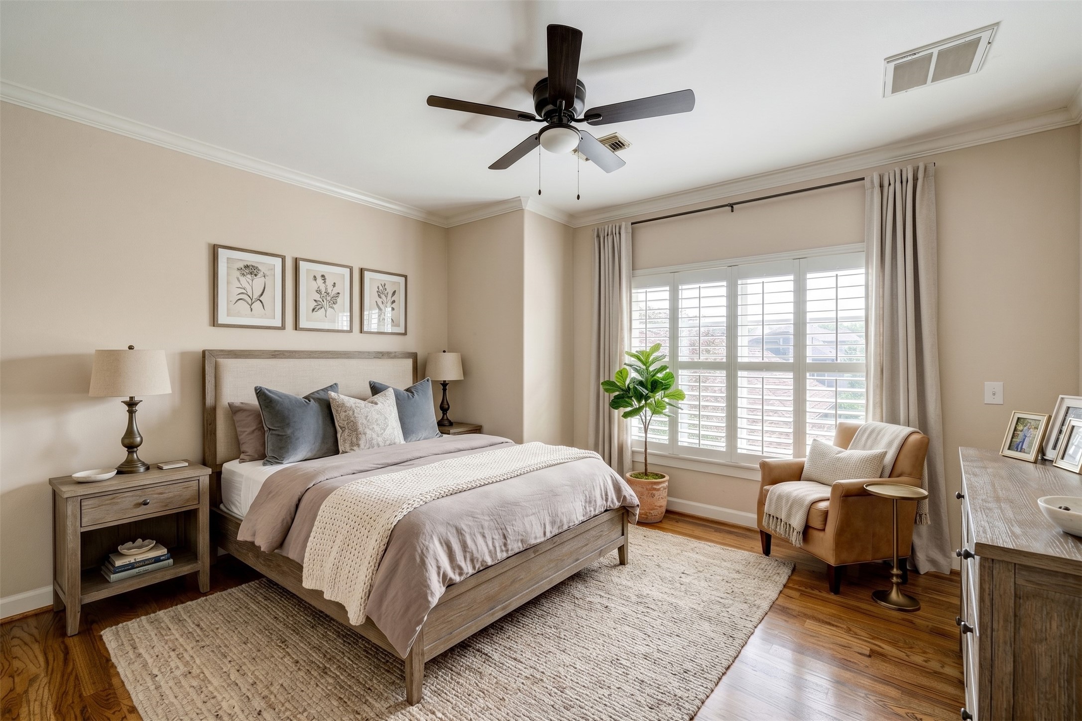 1523 Haddon Street, Unit B Houston, TX 77006 - Photo 17 of 22 Virtually furnished