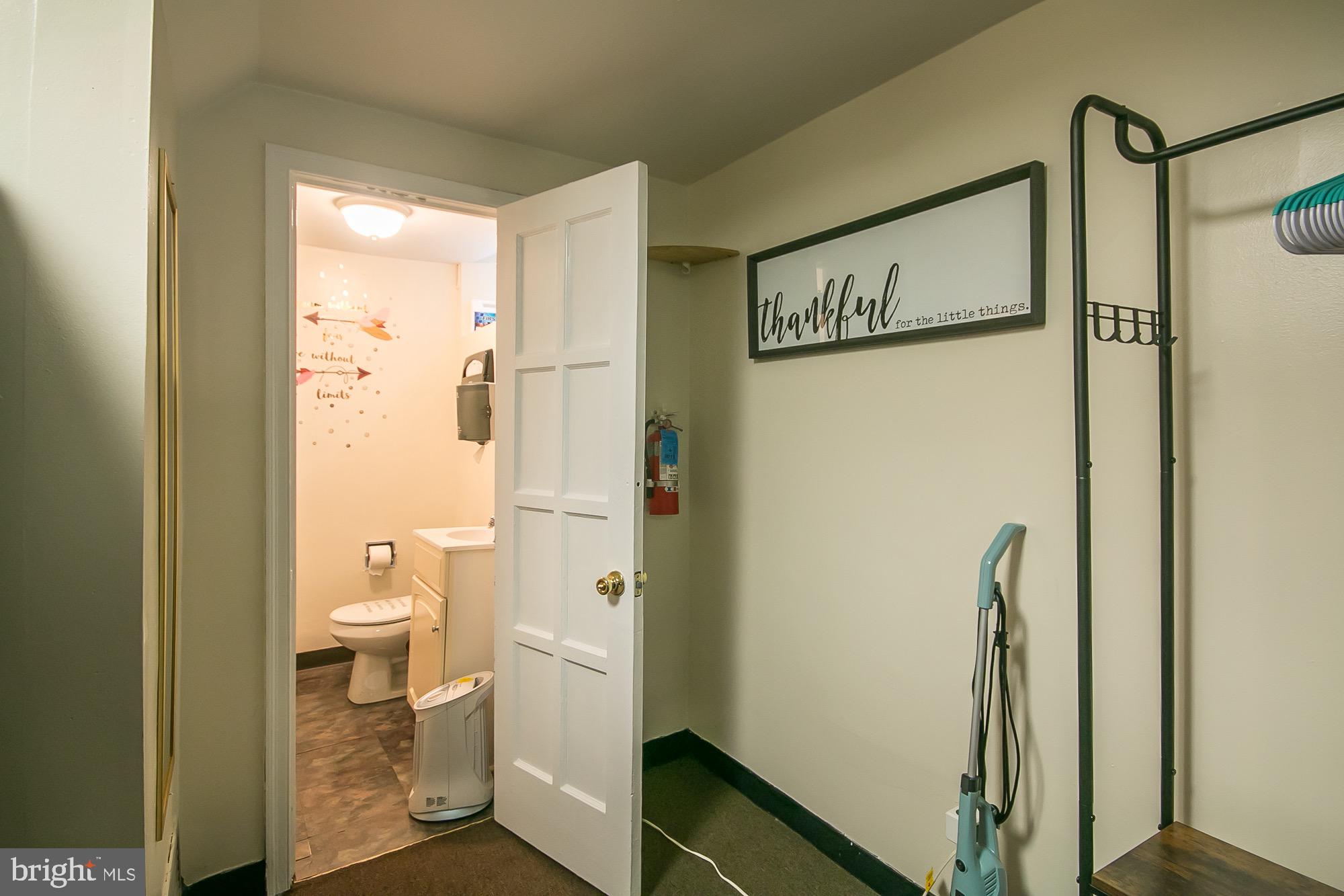7325 Sherwood Road Philadelphia, PA 19151 - Photo 16 of 26 Gallery Image 16