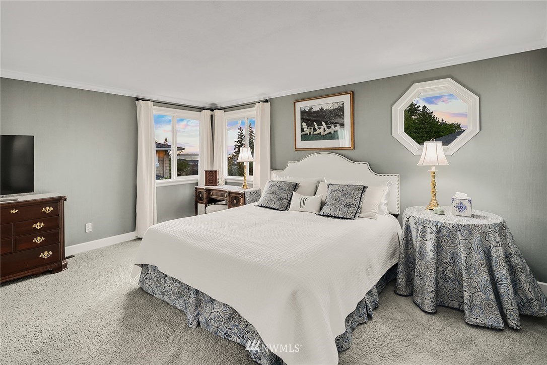 840 Bell Street Edmonds, WA 98020 - Photo 28 of 40 a spacious bedroom with a bed and a tv