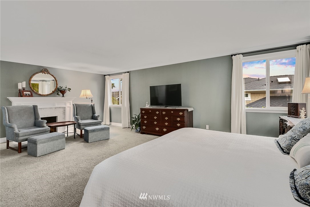 840 Bell Street Edmonds, WA 98020 - Photo 30 of 40 a bedroom with a bed and a tv