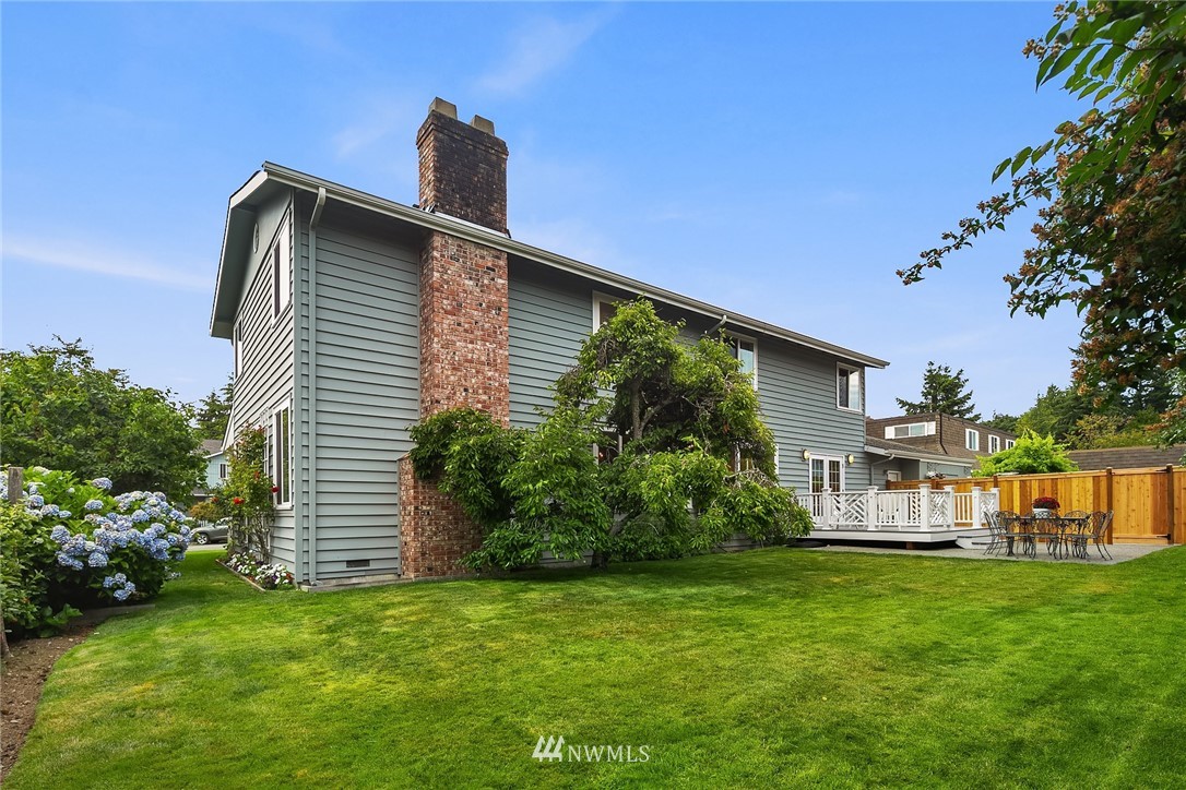 840 Bell Street Edmonds, WA 98020 - Photo 32 of 40 a front view of a house with garden