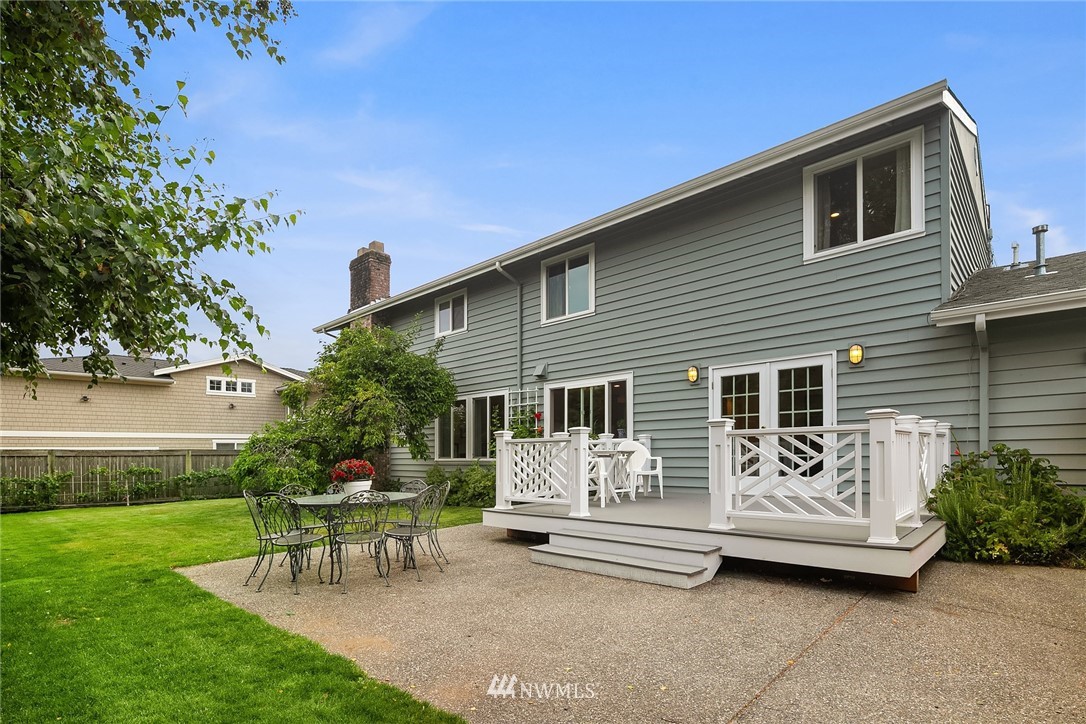 840 Bell Street Edmonds, WA 98020 - Photo 33 of 40 a front view of a house with garden
