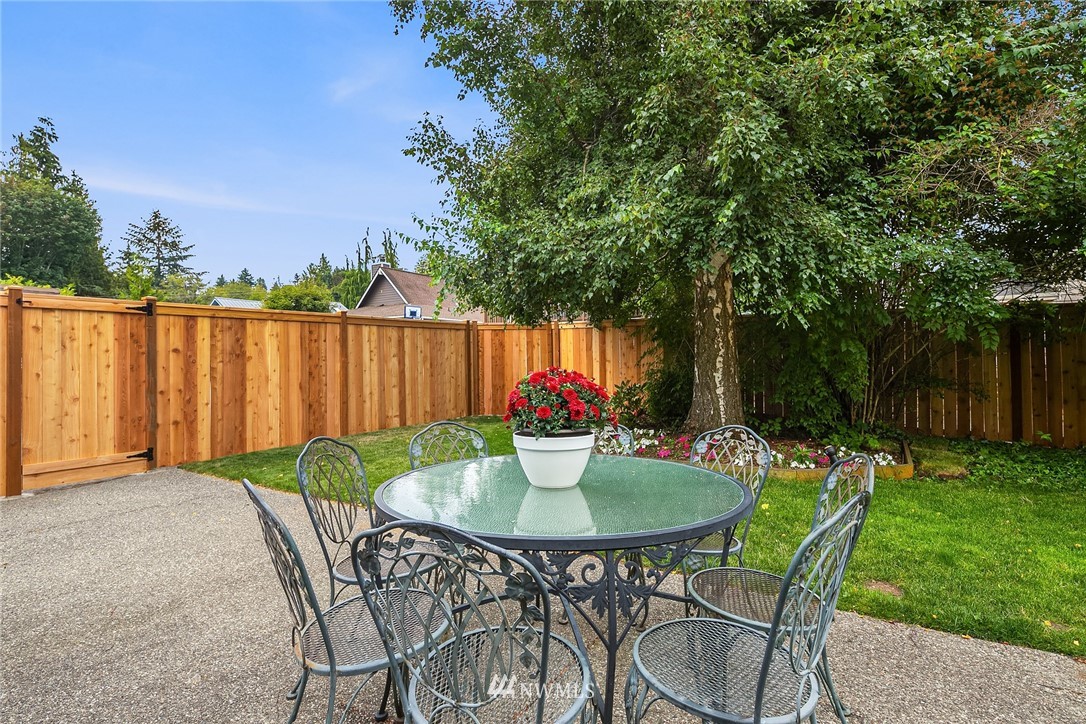 840 Bell Street Edmonds, WA 98020 - Photo 35 of 40 a outdoor view with a seating space