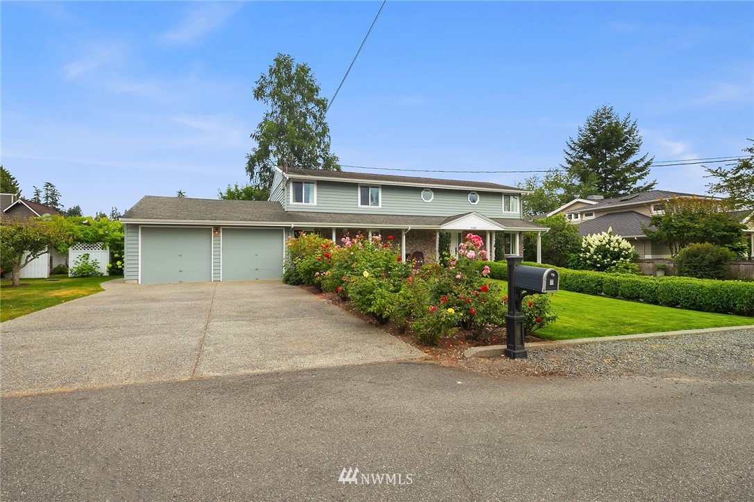 840 Bell Street Edmonds, WA 98020 - Photo 8 of 40 a front view of house with yard and green space