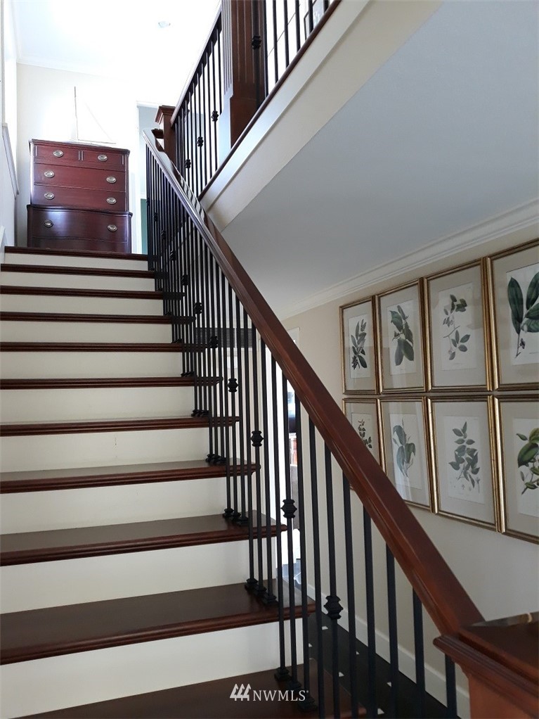 840 Bell Street Edmonds, WA 98020 - Photo 10 of 40 a view of entryway
