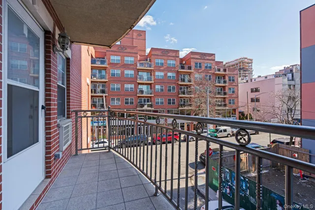 $648,000 | 35-06 Leavitt Street, Unit 3I | Flushing