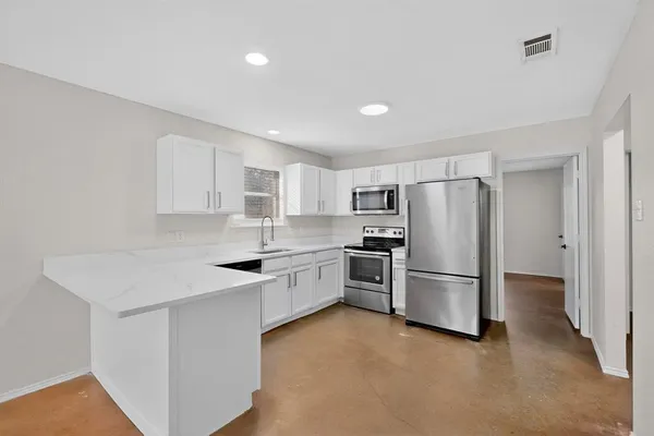 $354,900 | 921 Cody Court, River Oaks, TX 76114