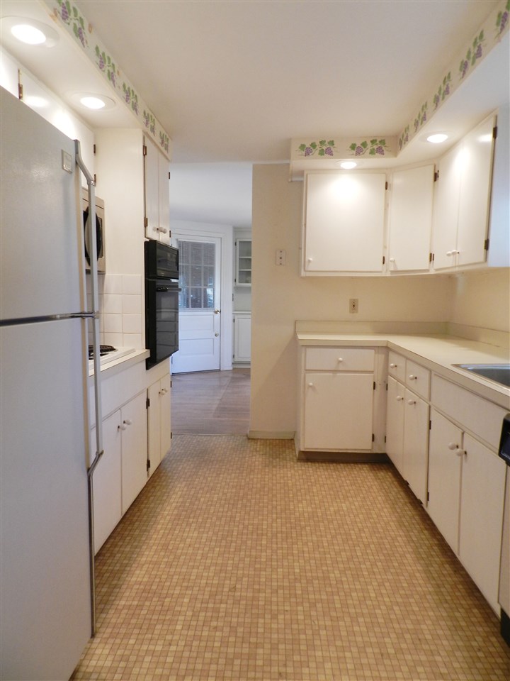 1 Meadowfox Road North Hampton, NH 03862 - Photo 4 of 40