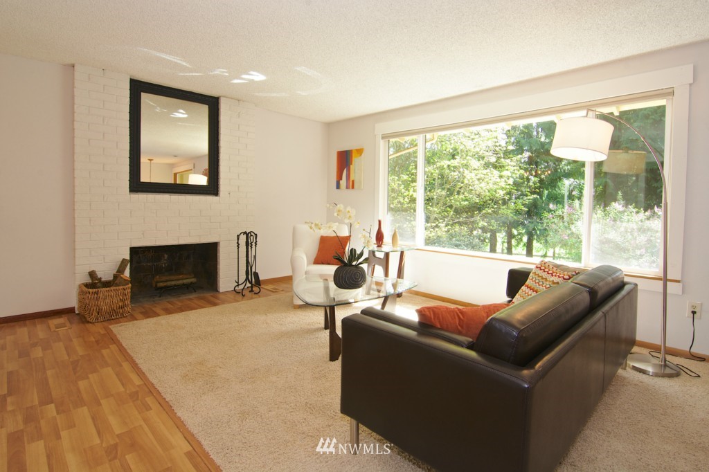 6424 Fisher Road Edmonds, WA 98026 - Photo 3 of 21 Gallery Image 3