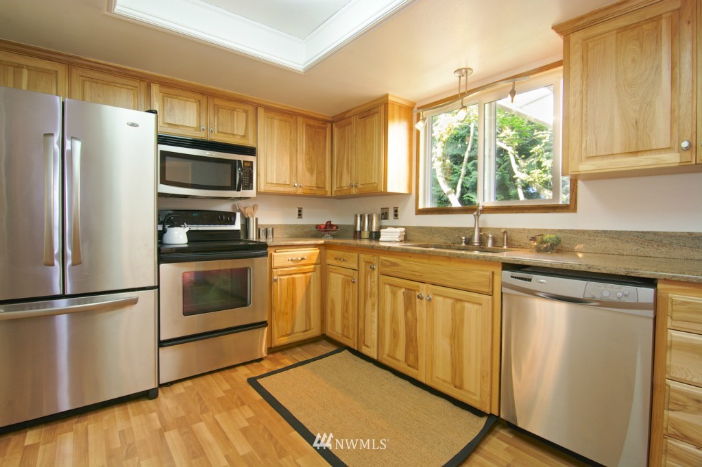6424 Fisher Road Edmonds, WA 98026 - Photo 7 of 21 Gallery Image 7