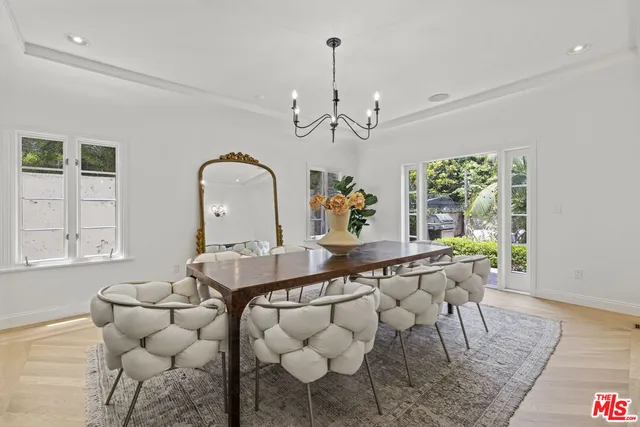 $2,899,900 | 736 South Cloverdale Avenue, Los Angeles, CA 90036