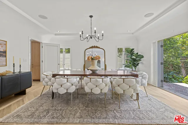 $2,899,900 | 736 South Cloverdale Avenue, Los Angeles, CA 90036