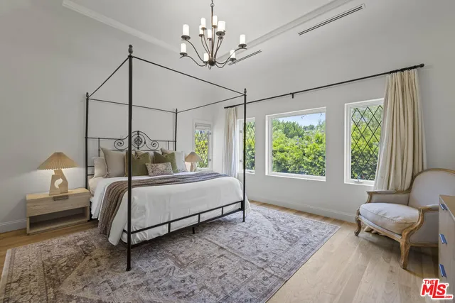 $2,899,900 | 736 South Cloverdale Avenue, Los Angeles, CA 90036