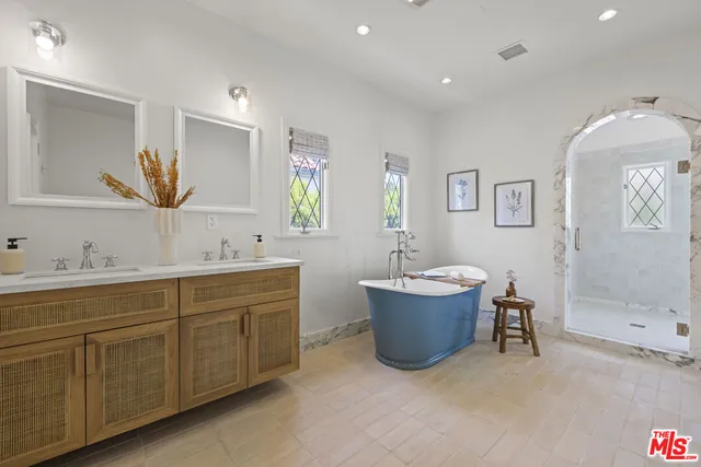 $2,899,900 | 736 South Cloverdale Avenue, Los Angeles, CA 90036