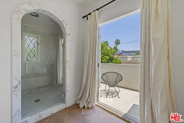 $2,899,900 | 736 South Cloverdale Avenue, Los Angeles, CA 90036