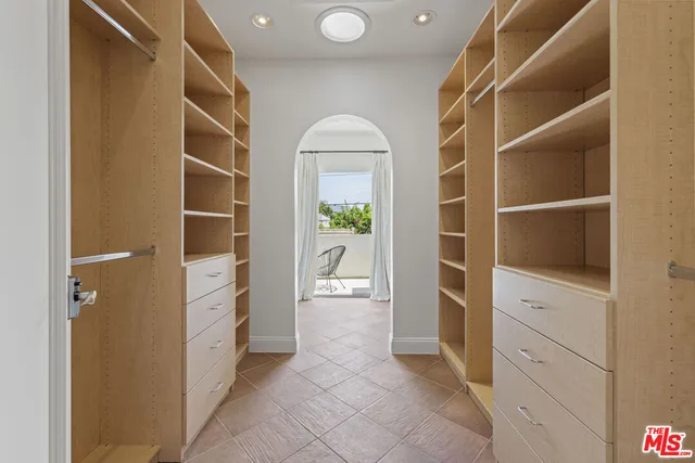 $2,899,900 | 736 South Cloverdale Avenue, Los Angeles, CA 90036