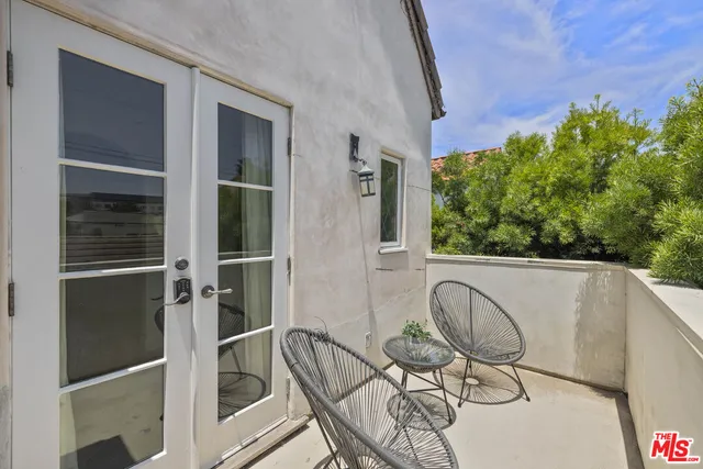 $2,899,900 | 736 South Cloverdale Avenue, Los Angeles, CA 90036