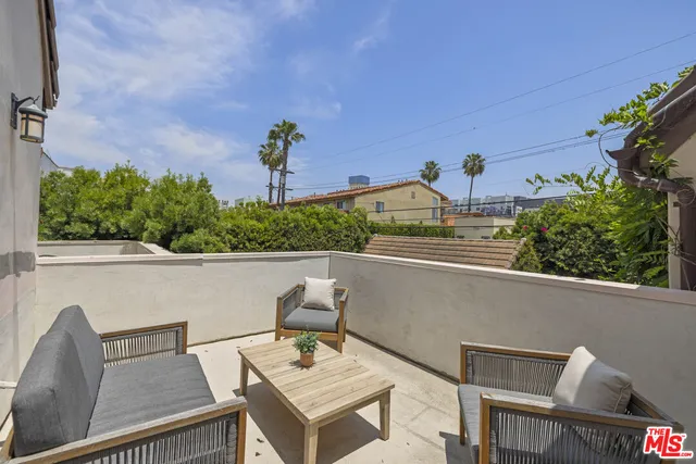 $2,899,900 | 736 South Cloverdale Avenue, Los Angeles, CA 90036