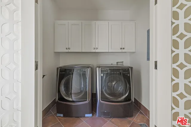 $2,899,900 | 736 South Cloverdale Avenue, Los Angeles, CA 90036