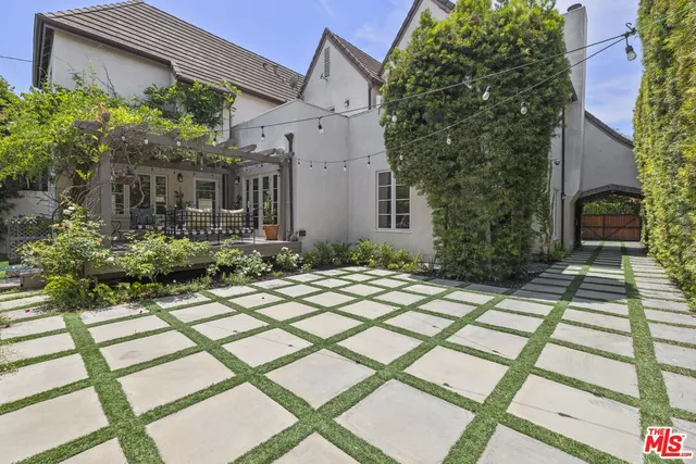 $2,899,900 | 736 South Cloverdale Avenue, Los Angeles, CA 90036