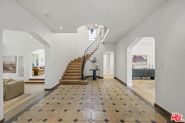 $2,899,900 | 736 South Cloverdale Avenue, Los Angeles, CA 90036