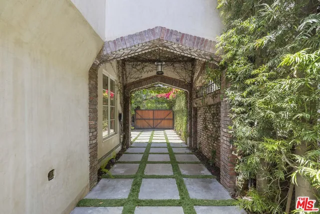 $2,899,900 | 736 South Cloverdale Avenue, Los Angeles, CA 90036