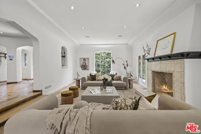 $2,899,900 | 736 South Cloverdale Avenue, Los Angeles, CA 90036