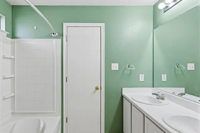 $250,000 | 709 Lavaca Loop, Elgin, TX 78621