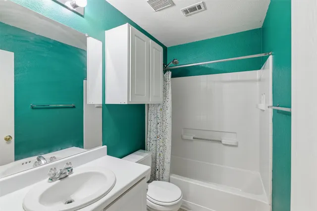 $250,000 | 709 Lavaca Loop, Elgin, TX 78621