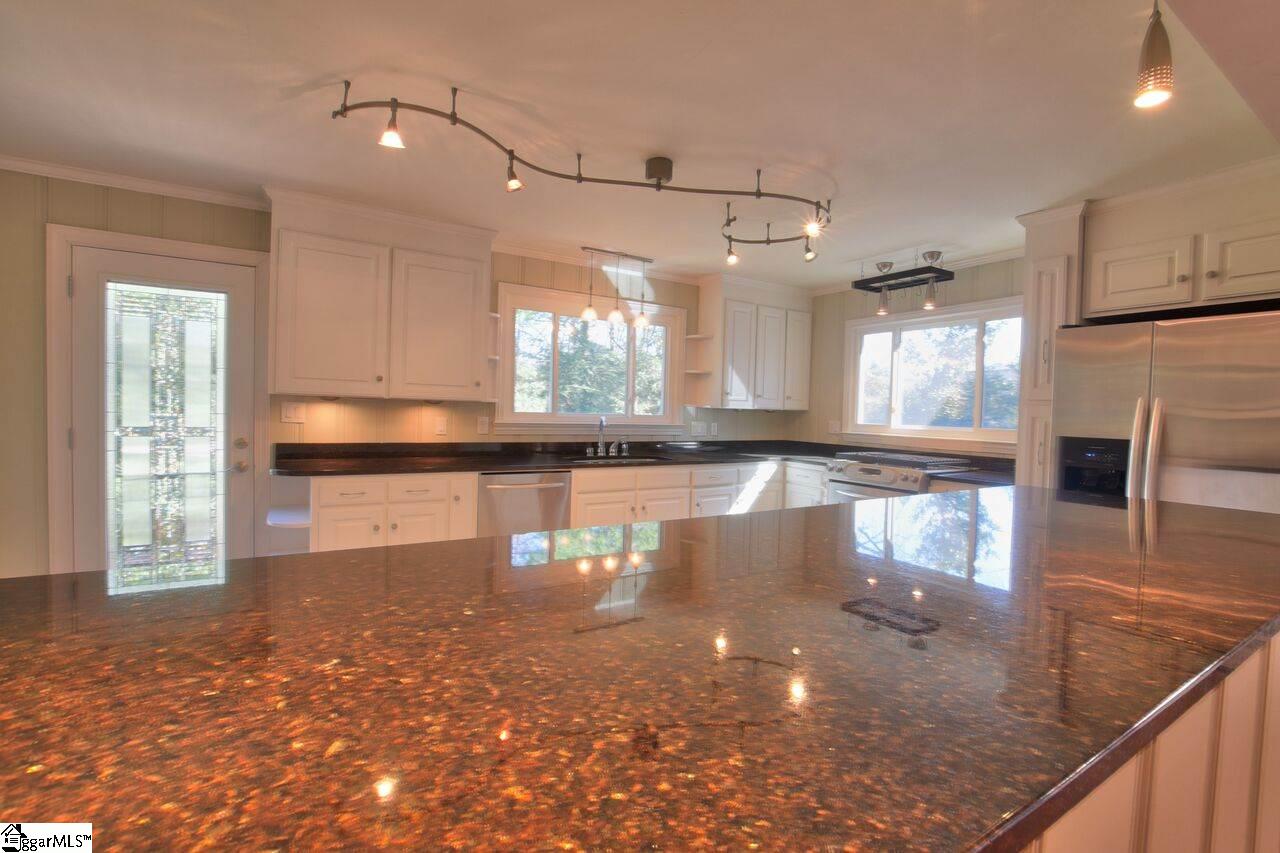 204 Sweetbriar Road Greenville, SC 29615 - Photo 12 of 36 Gallery Image 12