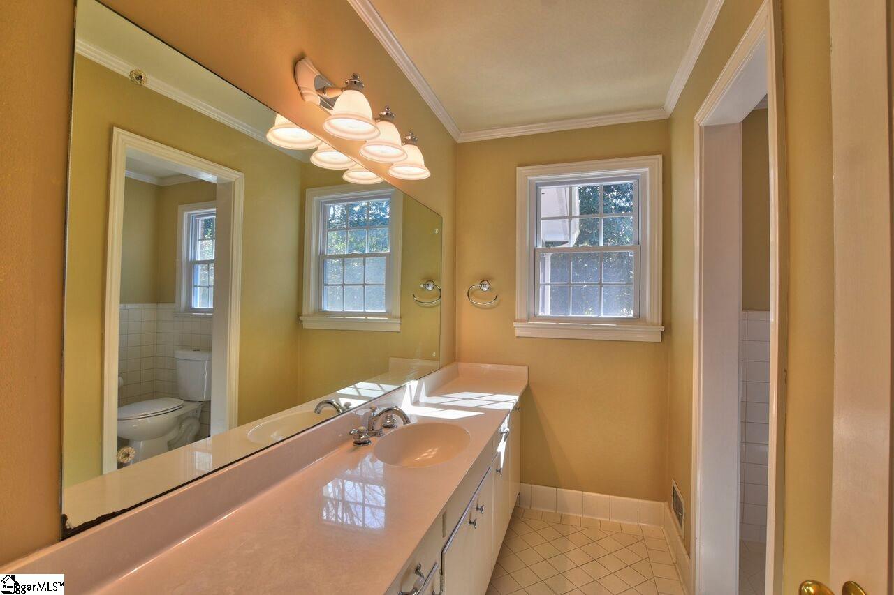 204 Sweetbriar Road Greenville, SC 29615 - Photo 14 of 36 Gallery Image 14