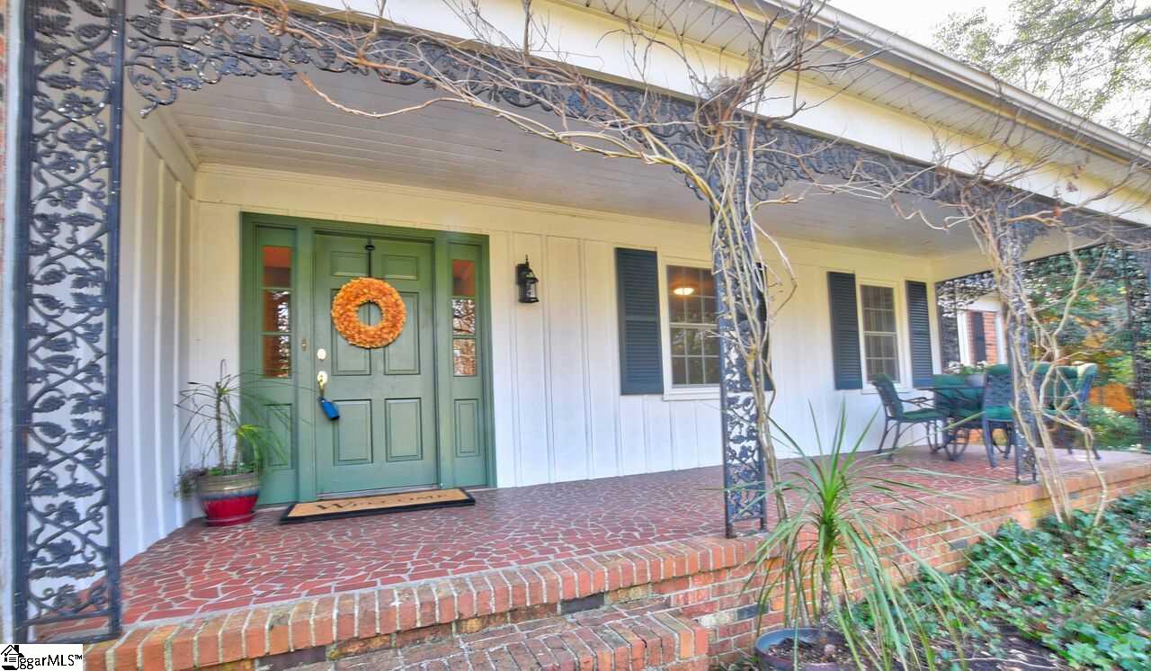 204 Sweetbriar Road Greenville, SC 29615 - Photo 4 of 36 Gallery Image 4