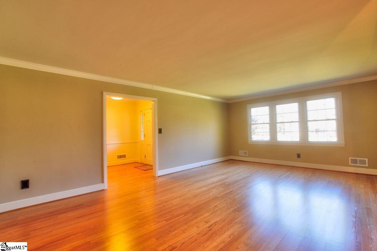 204 Sweetbriar Road Greenville, SC 29615 - Photo 7 of 36 Gallery Image 7