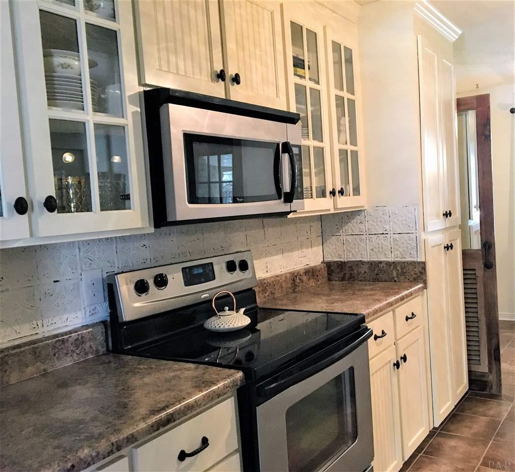 4125 April Road Pensacola, FL 32504 - Photo 5 of 47 Lovely cabinets