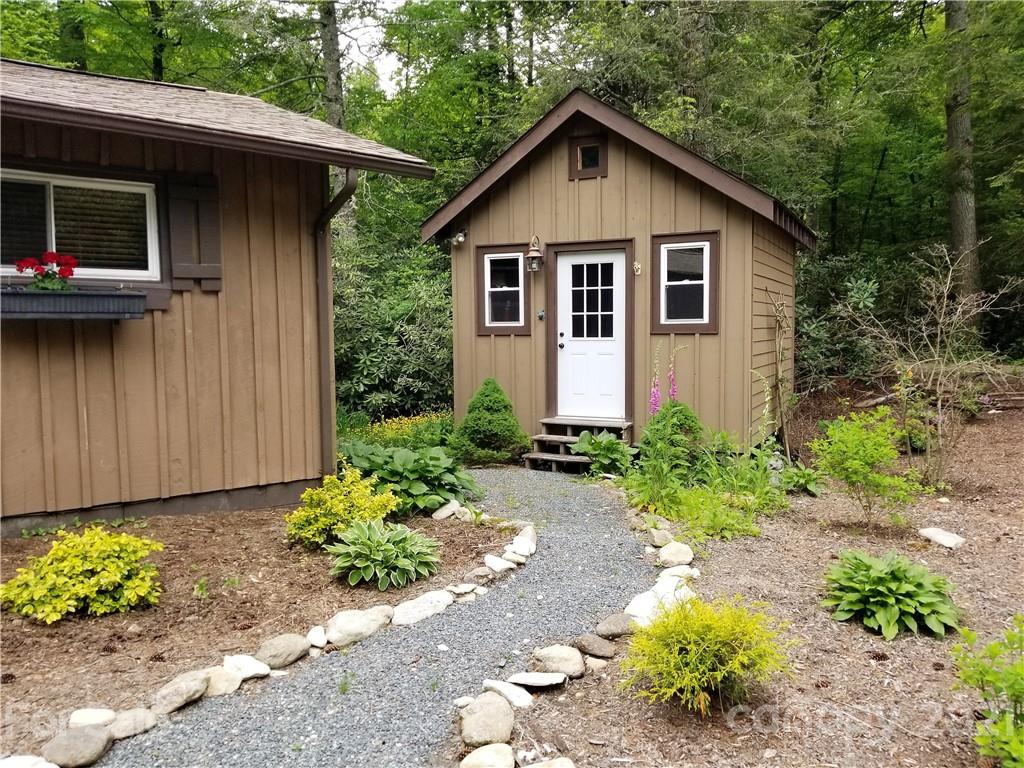 6373 Hemlock Road Newland, NC 28657 - Photo 4 of 22 Gallery Image 4