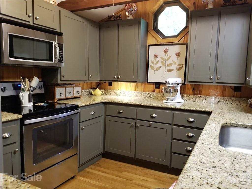 6373 Hemlock Road Newland, NC 28657 - Photo 7 of 22 Gallery Image 7