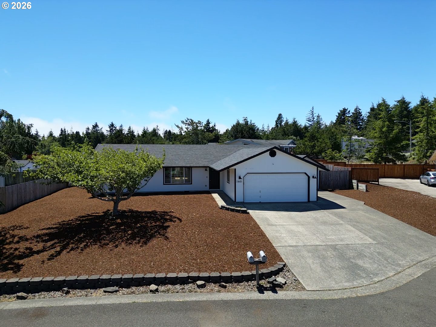 1445 Yew Street Florence, OR 97439 - Photo 3 of 34