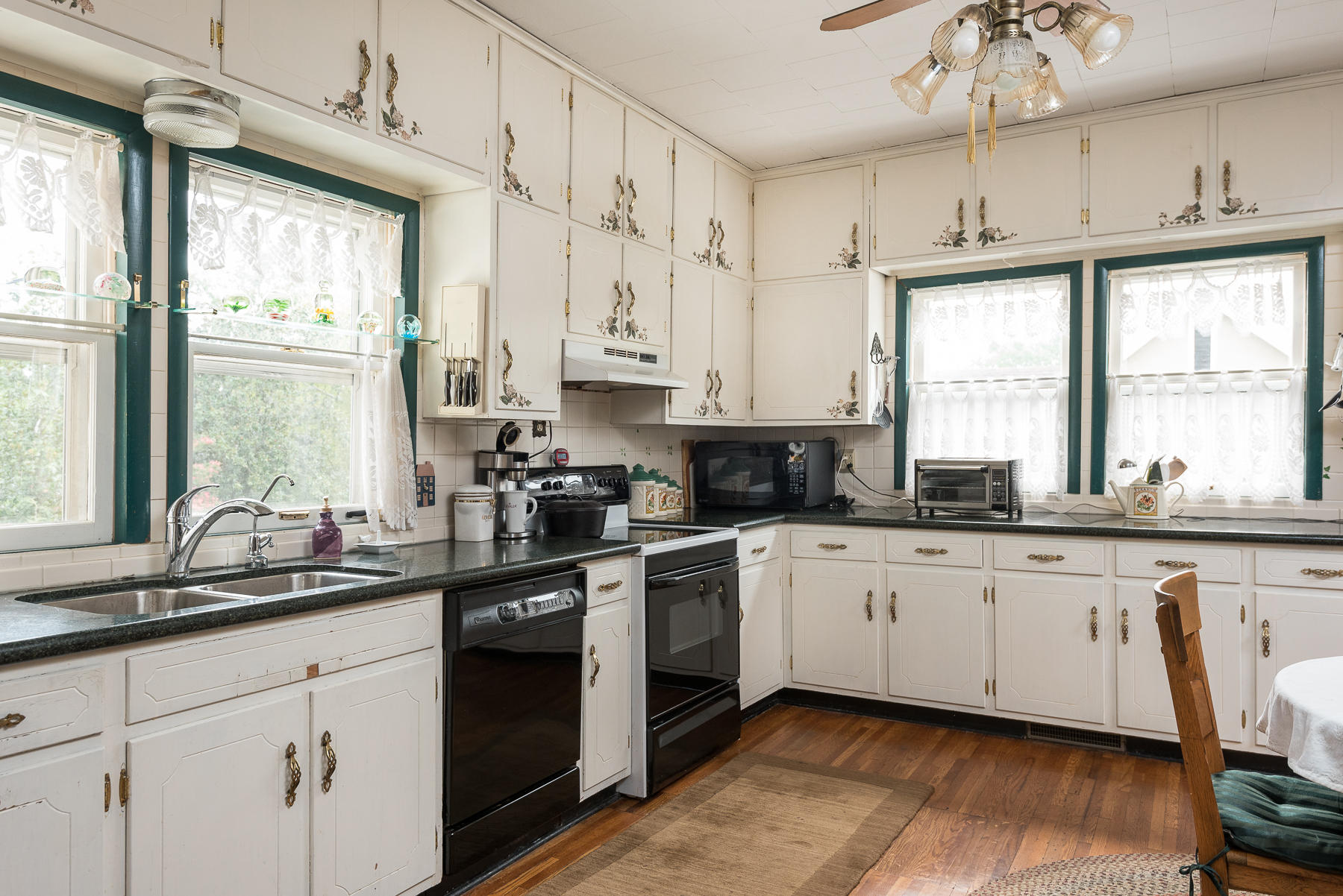 125 Ridgeside Road Chattanooga, TN 37411 - Photo 10 of 34 kitchen_3