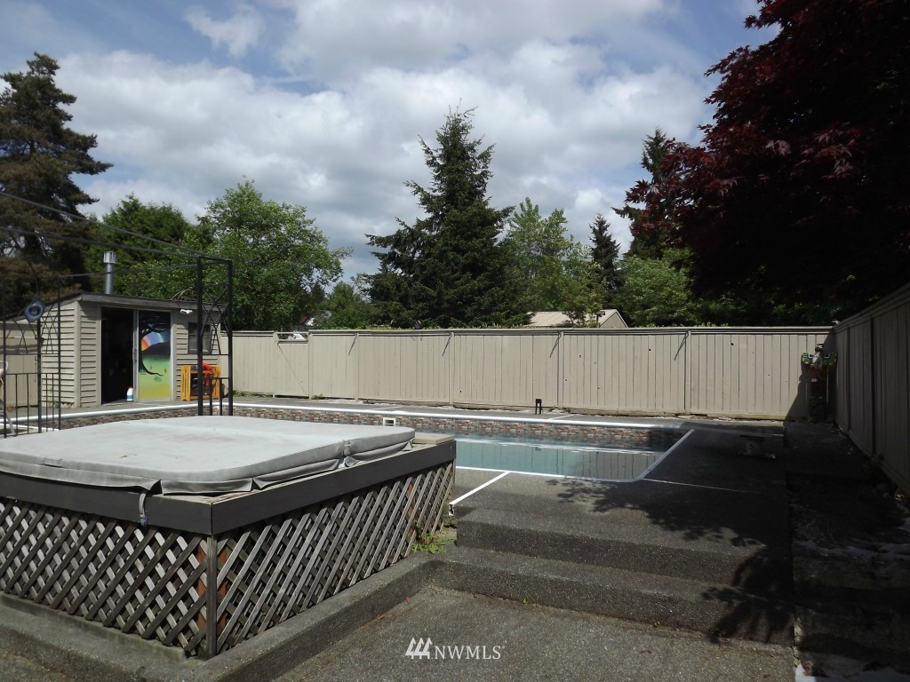 11412 Southeast 184th Street Renton, WA 98055 - Photo 14 of 25