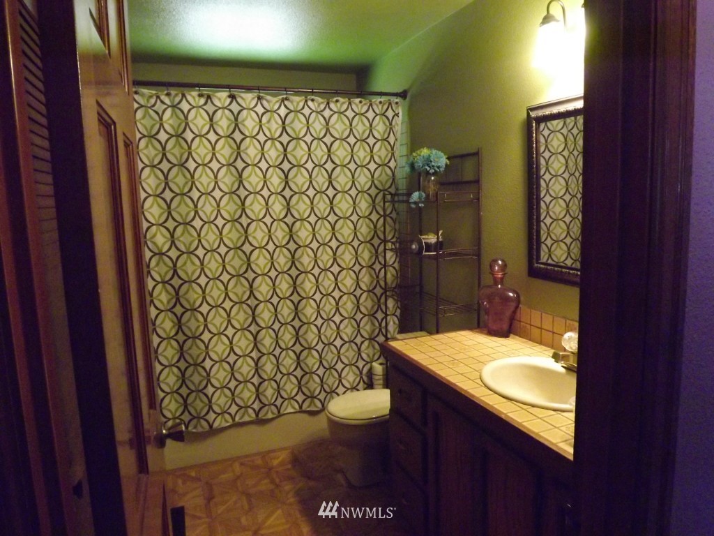 11412 Southeast 184th Street Renton, WA 98055 - Photo 6 of 25
