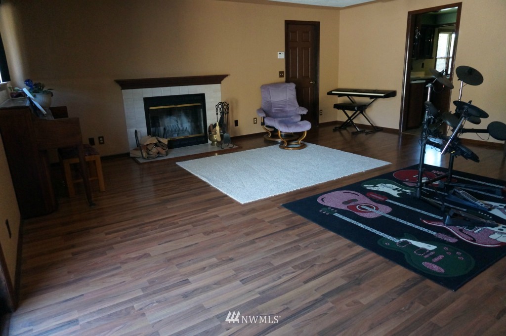 11412 Southeast 184th Street Renton, WA 98055 - Photo 9 of 25