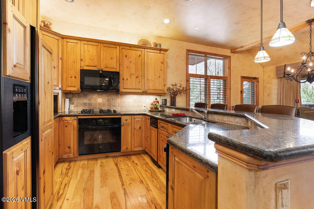 54 Cresta Road, Unit G1 Edwards, CO 81632 - Photo 6 of 20 2604_village_th_g1_interior_kitchen