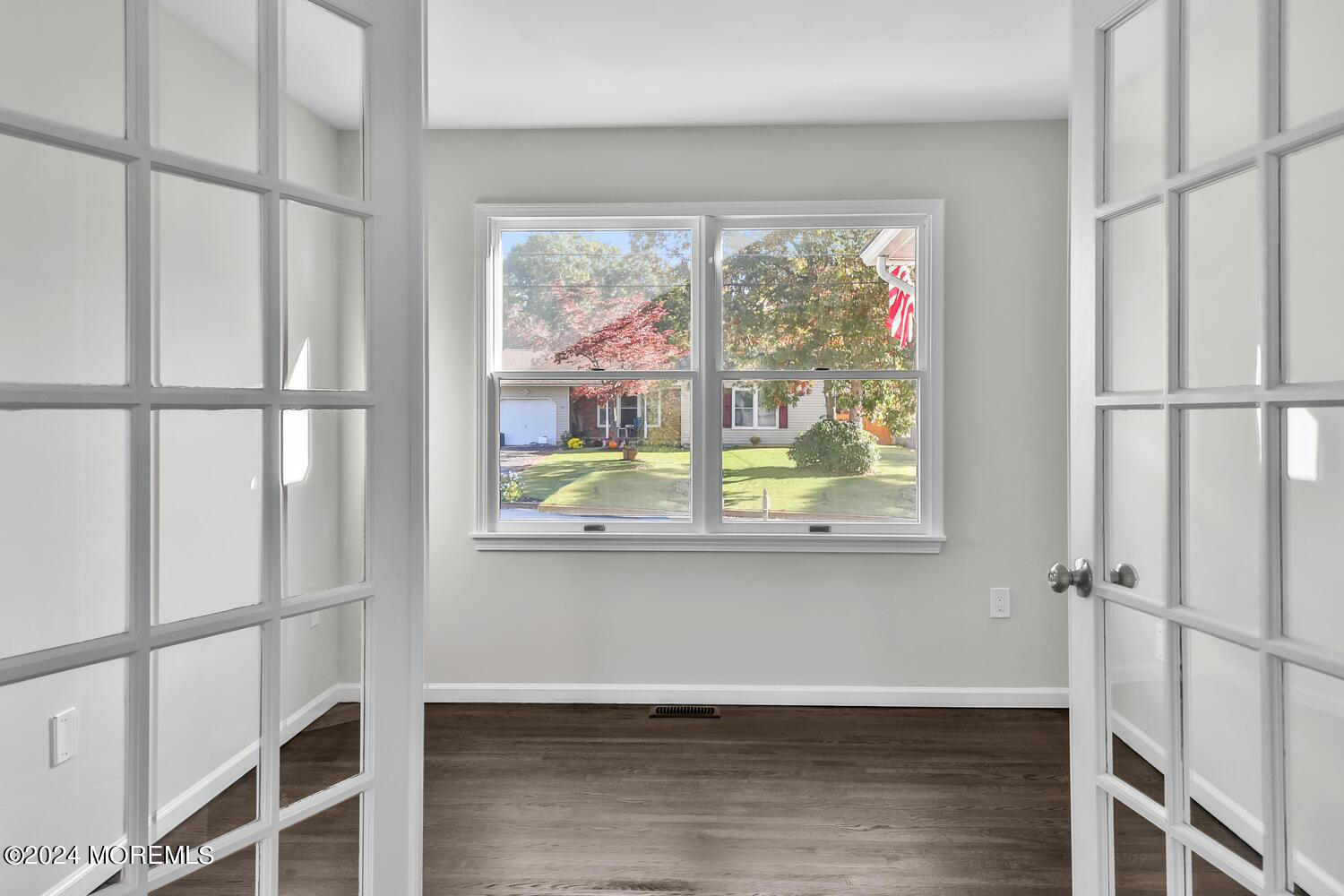 129 Lanyard Road Manahawkin, NJ 08050 - Photo 11 of 33 129 Lanyard Rd Stafford-large-008-046-re